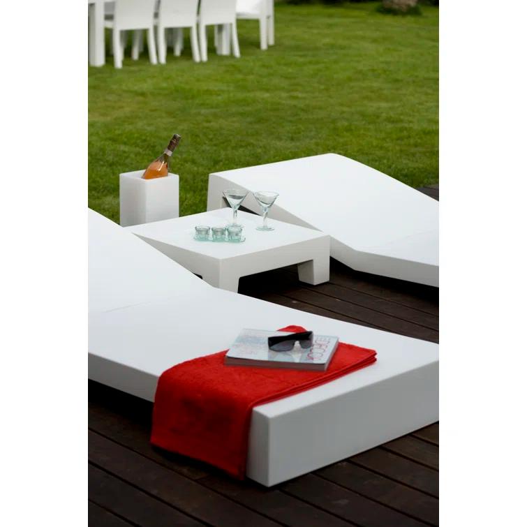 Jut Plastic/Resin Dining Table