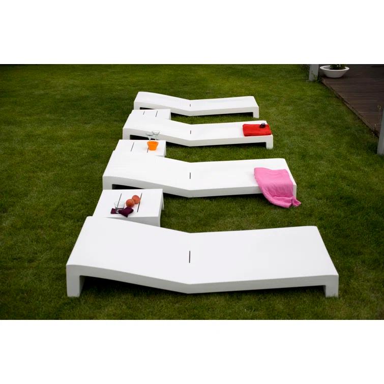 Jut Plastic/Resin Dining Table