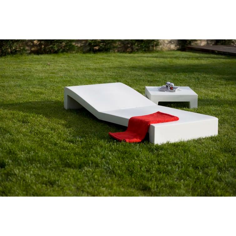 Jut Outdoor Chaise Lounge