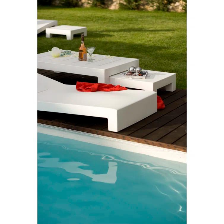 Jut Plastic/Resin Dining Table