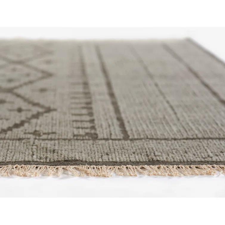 Journee Handwoven Wool Rug - 5' x 8'