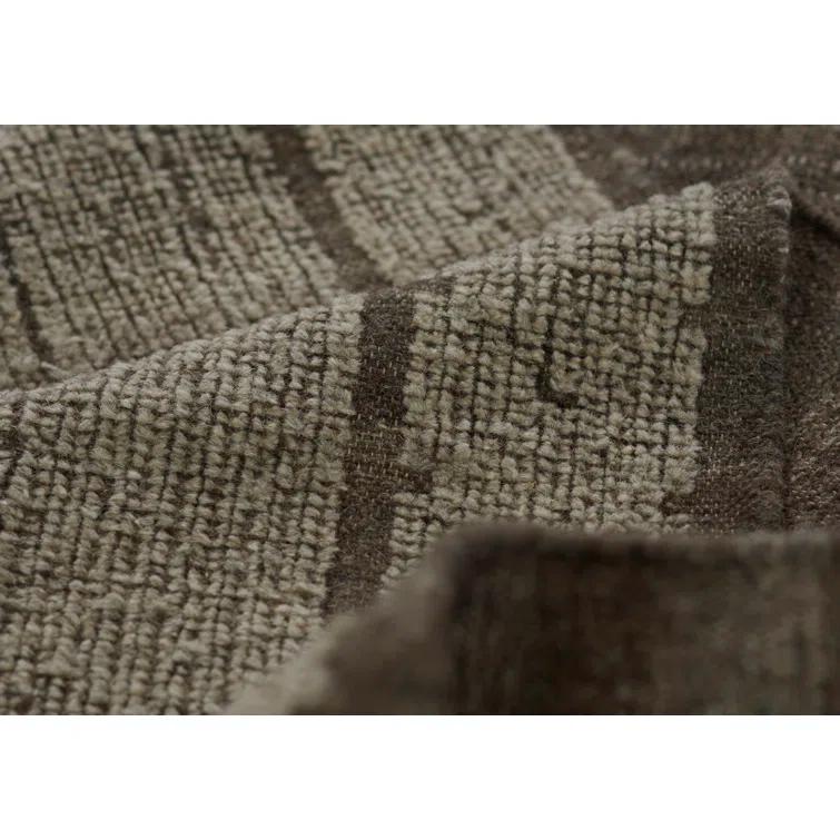 Journee Handwoven Wool Rug - 5' x 8'