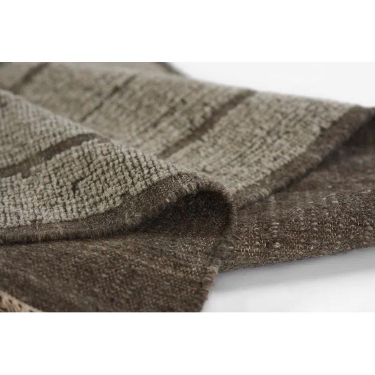 Journee Handwoven Wool Rug - 5' x 8'