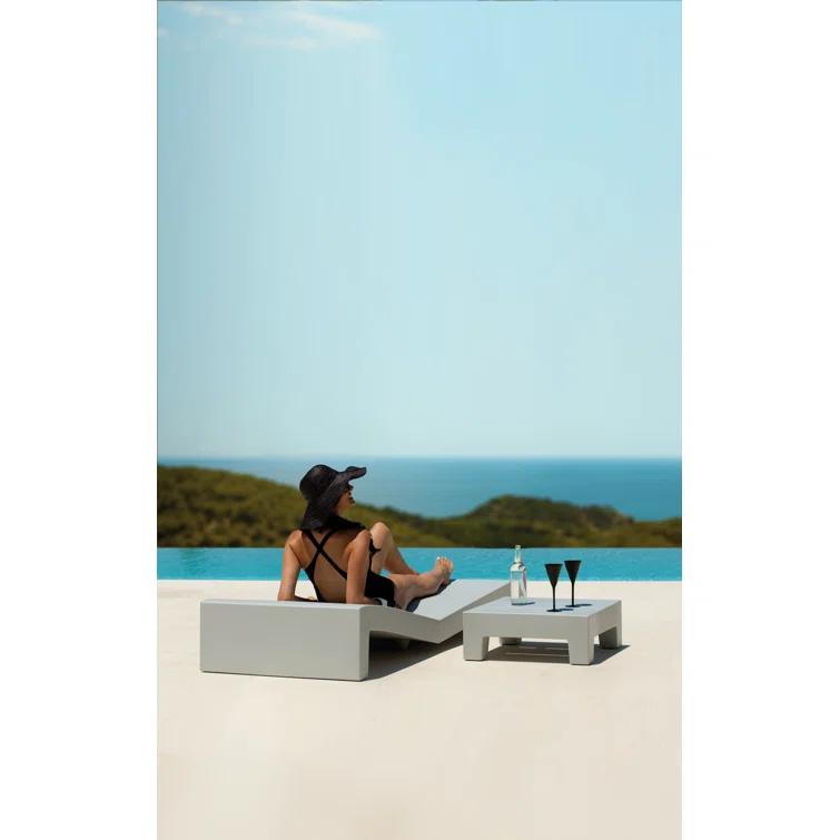 Jut Plastic/Resin Dining Table