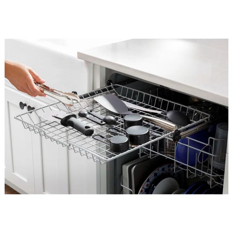 GE Appliances 24" 50 dBA Built-In Digital Control Dishwasher GDP630PYRFS
