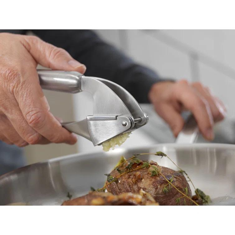 ZWILLING Pro Garlic Press