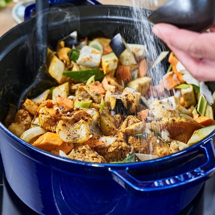 Staub Cast Iron Round Dutch Oven