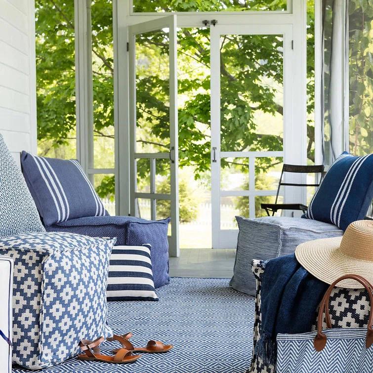 Diamond Denim/White Handwoven Indoor/Outdoor Rug
