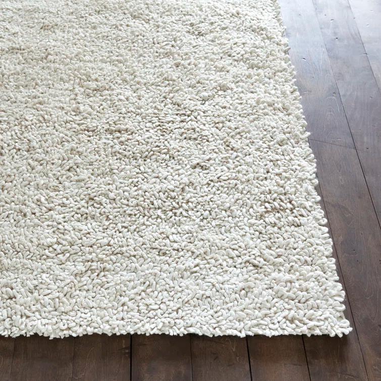 Ivory Elegance 5' x 7' Hand-Woven Wool & Viscose Shag Rug