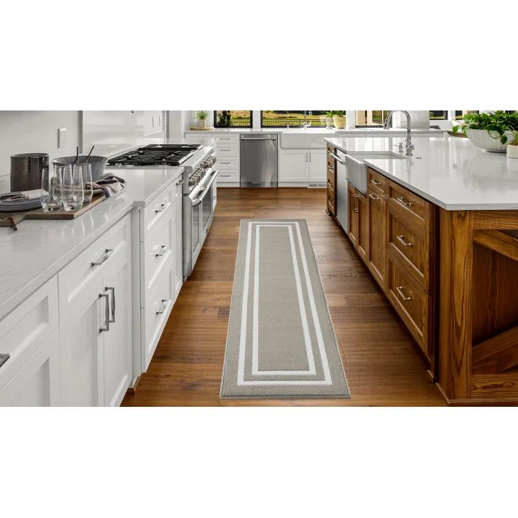 Double Border Machine Tufted Performance Light Gray/White Rug