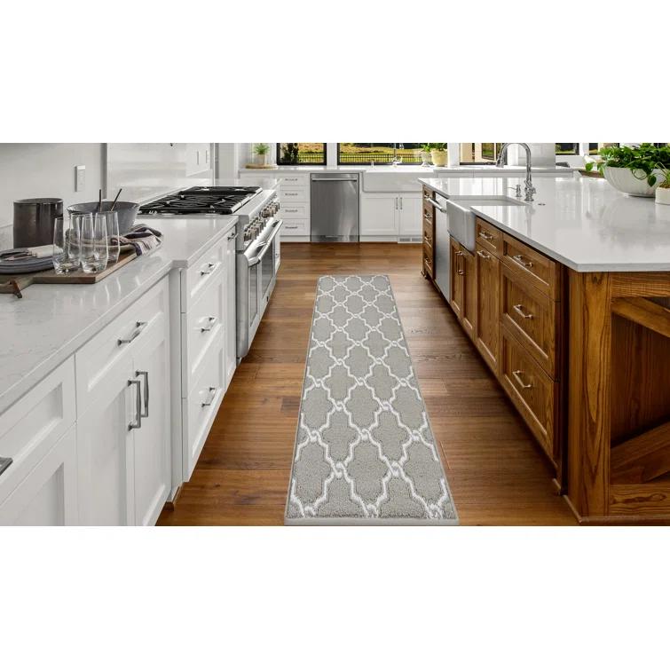 Tufted Performance Light Gray/White Trellis Runner Rug