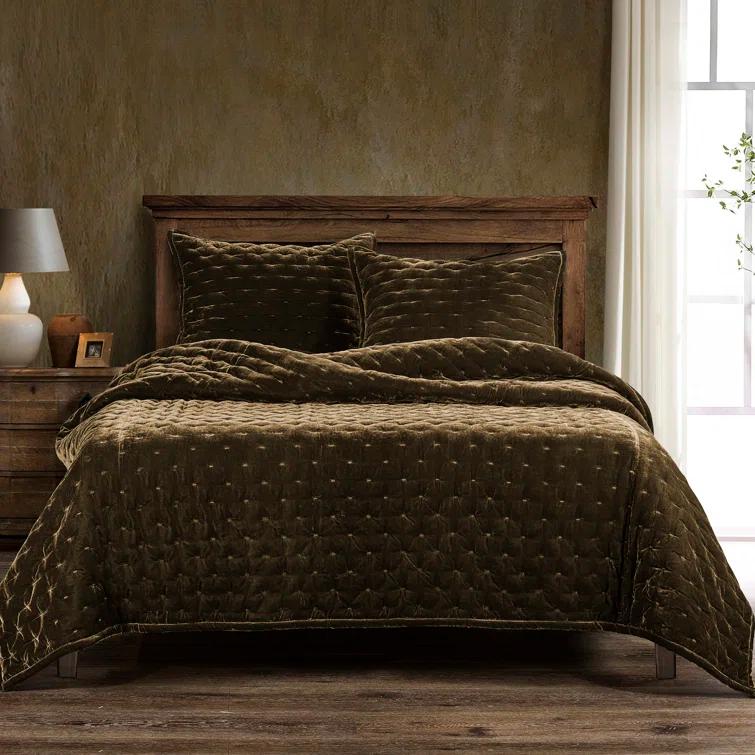 Stella Faux Silk Velvet Classic Chic Modern Rustic Romantic Western 1 Piece Quilt
