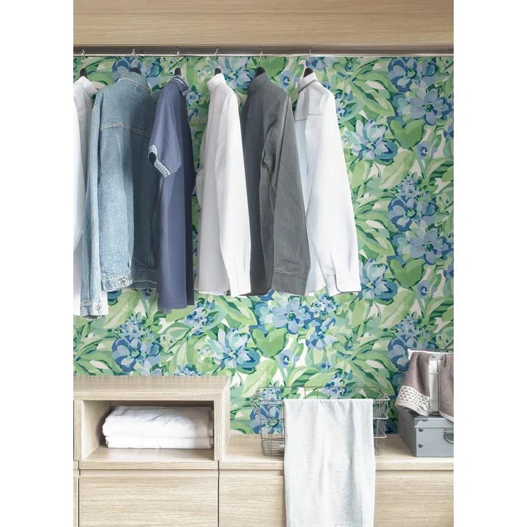 Caroline et Bettina Belles Fleurs Peel & Stick Floral Roll
