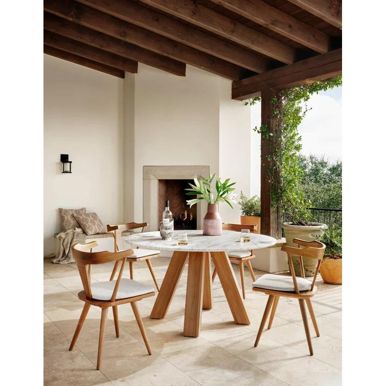 Catanzaro Indoor / Outdoor Round Dining Table