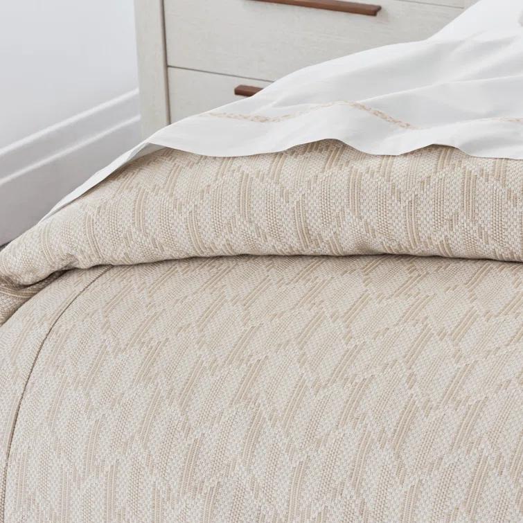 Park City Modern & Contemporary Cotton Blend Baffle Box Stitch Chevron / Zig Zag Comforter