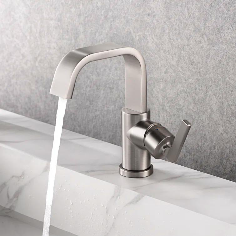 Single Hole Bathroom Faucet with Drain Assembly