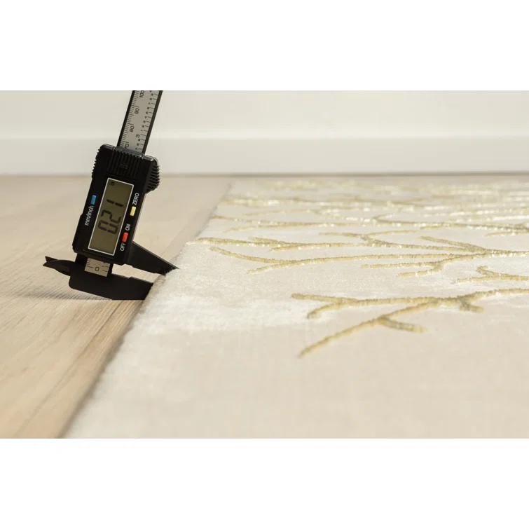 Ksamil Abstract Area Rug In Beige/Gold
