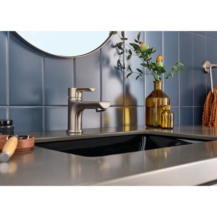 Single-Hole Single-handle Bathroom Faucet with Drain Assembly