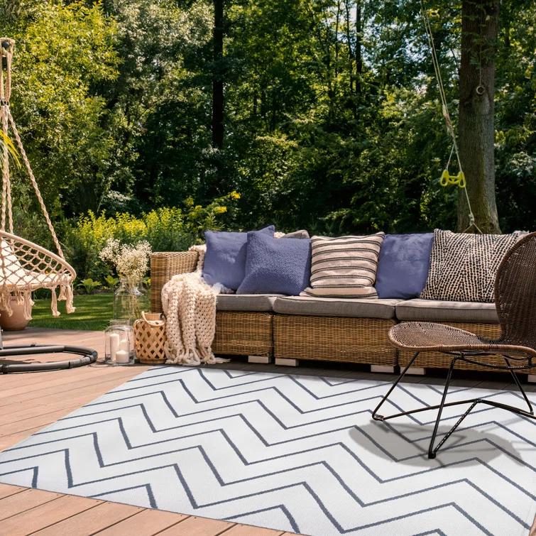 Kent Modern Chevron Zig-Zag Indoor/ Outdoor Area Rug By Haus & Home Ivory