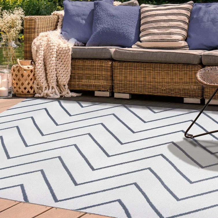 Kent Modern Chevron Zig-Zag Indoor/ Outdoor Area Rug By Haus & Home Ivory