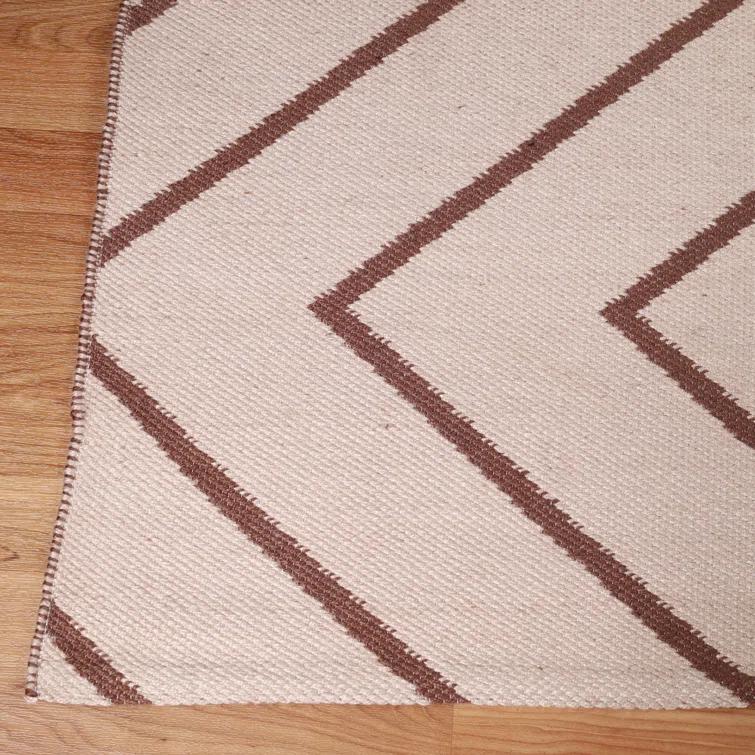 Kent Modern Chevron Zig-Zag Indoor/ Outdoor Area Rug By Haus & Home Beige