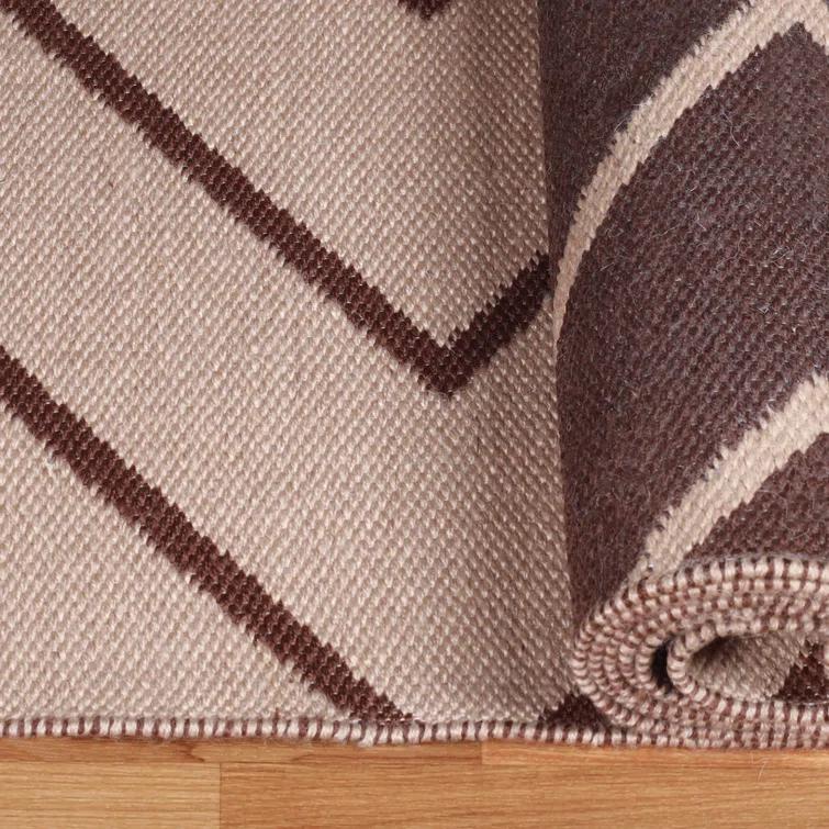 Kent Modern Chevron Zig-Zag Indoor/ Outdoor Area Rug By Haus & Home Beige