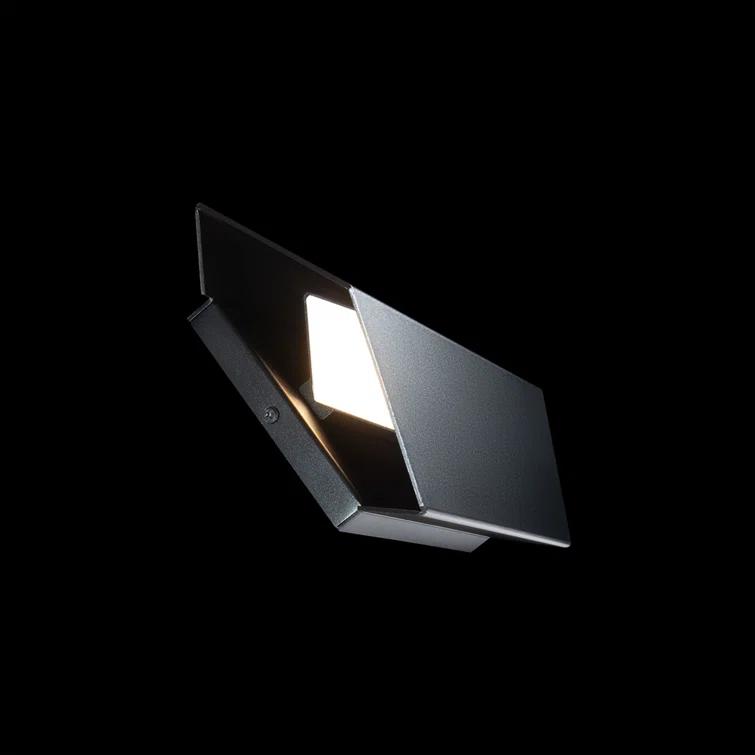 dweLED Summit Aluminum LED Wall Light