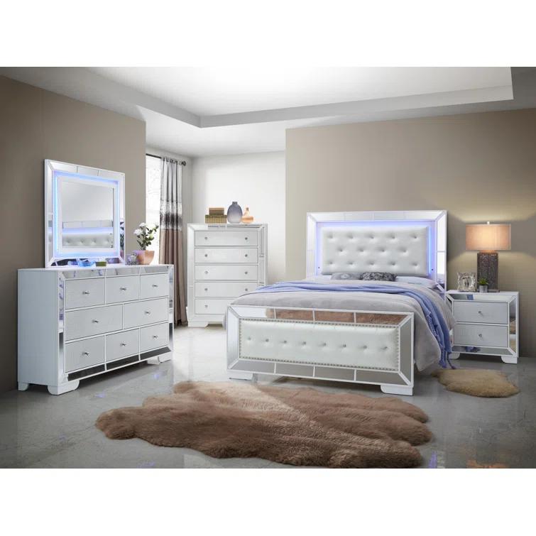 5 Drawer 32'' W Chest