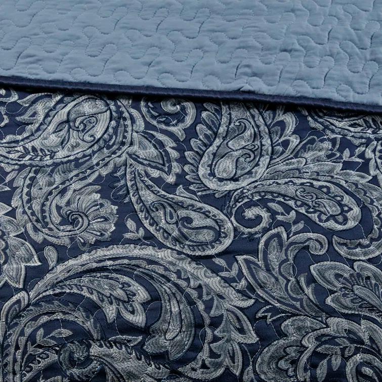 Madison Park Aubrey 5 Piece Jacquard Bedspread Set with Throw Pillows