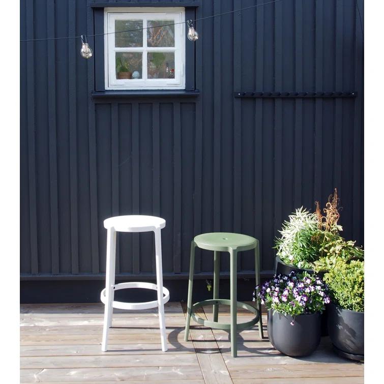 On & On Recycled Plastic Seat by Edward Barber and Jay Osgerby