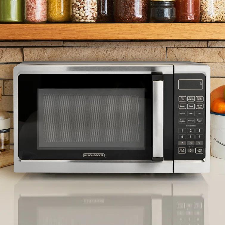 Black+Decker 0.7 Cubic Feet 700 Watt Countertop Microwave