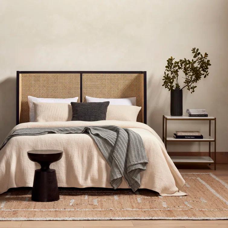Jeni Platform Bed - Black / Queen