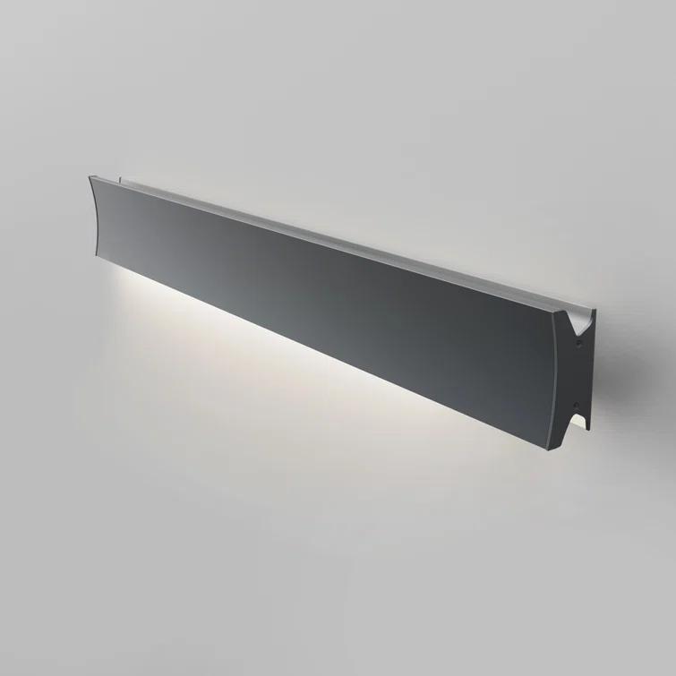 Lineacurve LED Wall/Ceiling Light