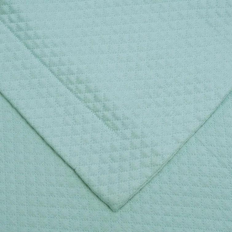 Superior Superior Solitaire Waffled Matelassé Bedspread Set with Shams