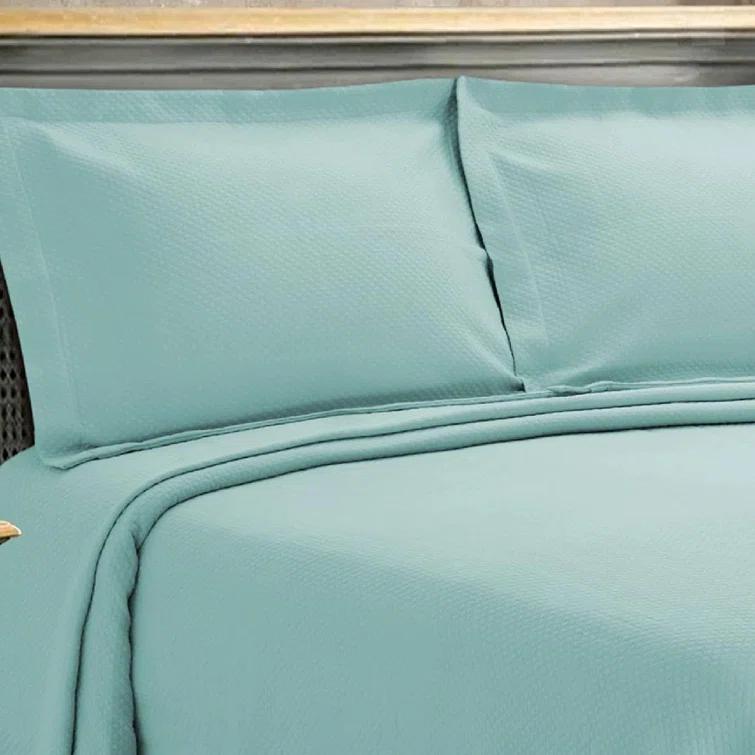 Superior Superior Solitaire Waffled Matelassé Bedspread Set with Shams