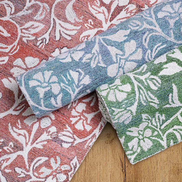 Florals Camellia Floral Hand Tufted Polyester Indoor/Outdoor Area Rug in Coral/Ivory