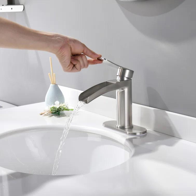 Single-Hole Single-handle Bathroom Faucet with Drain Assembly