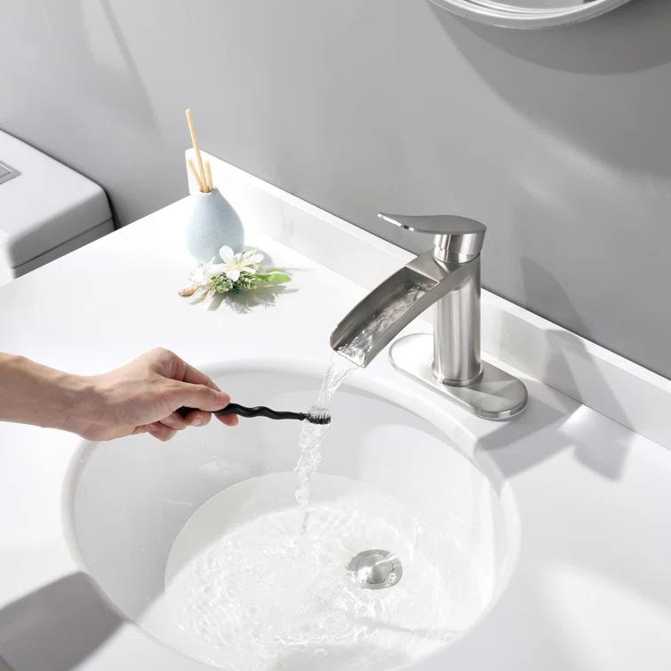 Single-Hole Single-handle Bathroom Faucet with Drain Assembly
