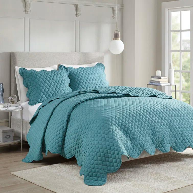 Solid Color 3 Piece Scalloped Edge Crinkle Microfiber Quilt Set