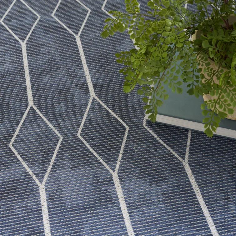 Pymble Geometric Machine Washable Area Rug in Navy Blue