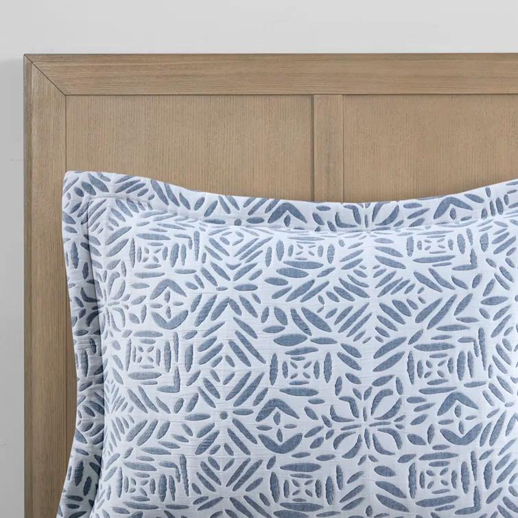 Madison Park Signature Harmony Oversized Reversible Matelasse Quilt Set with Throw Pillow
