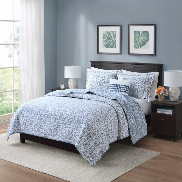Madison Park Signature Harmony Oversized Reversible Matelasse Quilt Set with Throw Pillow