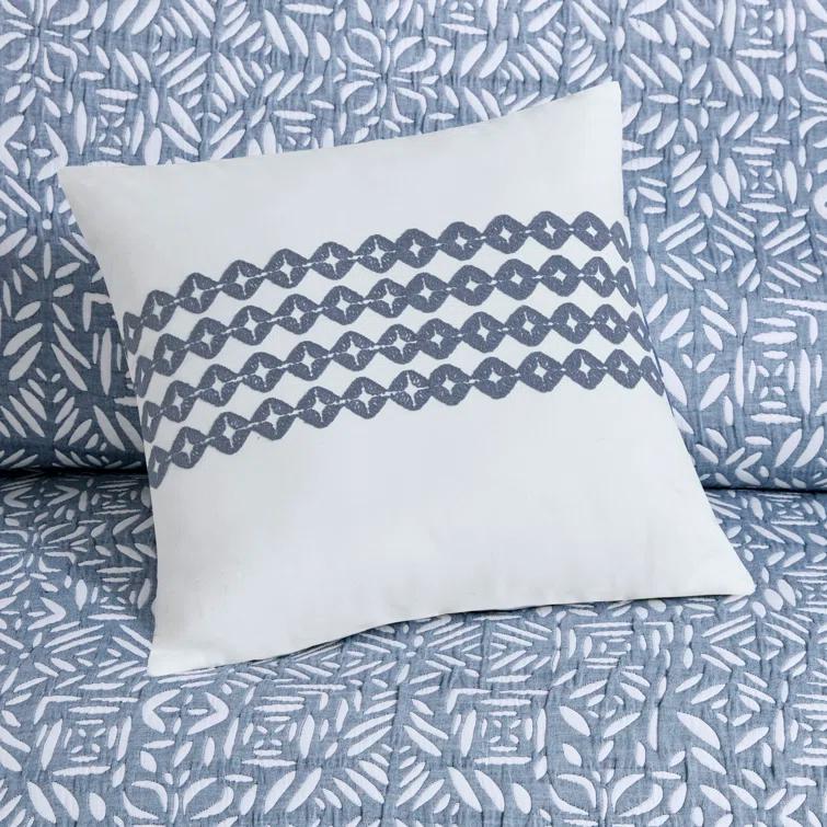 Madison Park Signature Harmony Oversized Reversible Matelasse Quilt Set with Throw Pillow