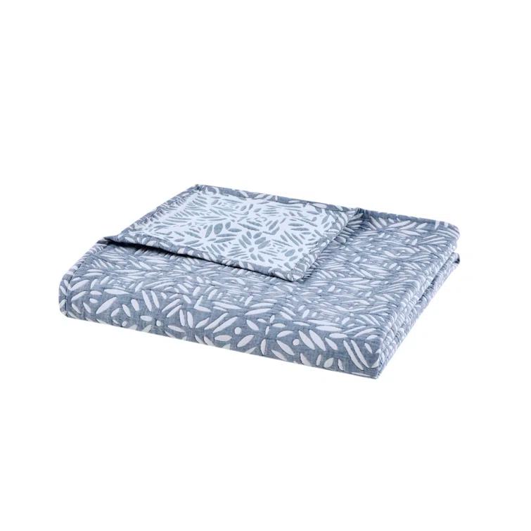 Madison Park Signature Harmony Oversized Reversible Matelasse Quilt Set with Throw Pillow