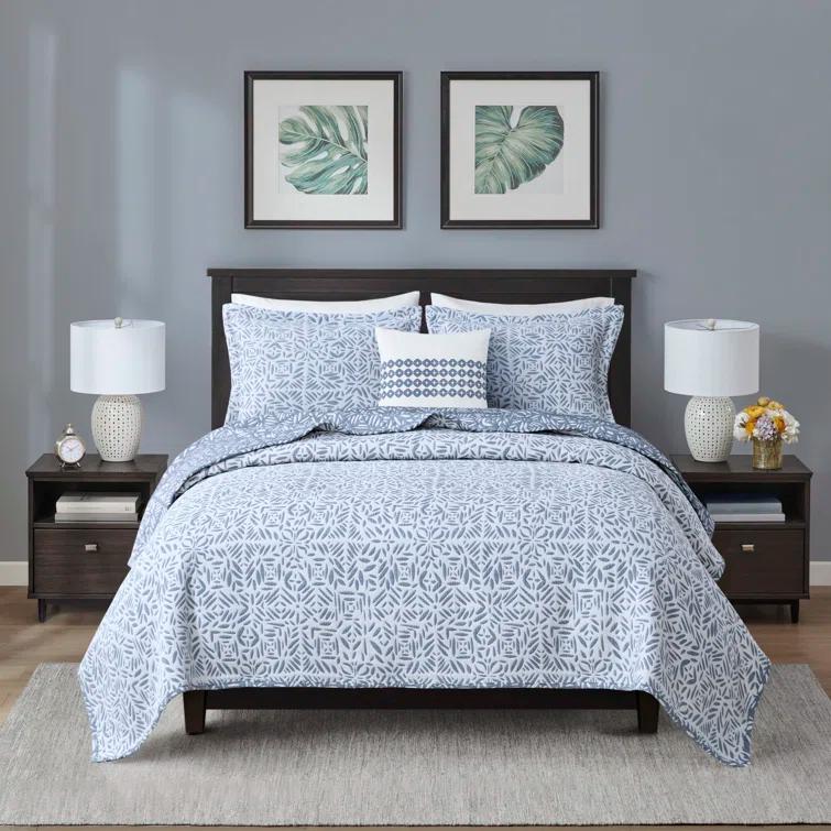 Madison Park Signature Harmony Oversized Reversible Matelasse Quilt Set with Throw Pillow