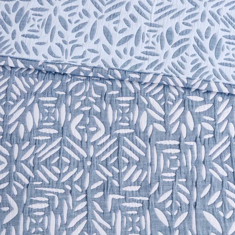 Madison Park Signature Harmony Oversized Reversible Matelasse Quilt Set with Throw Pillow