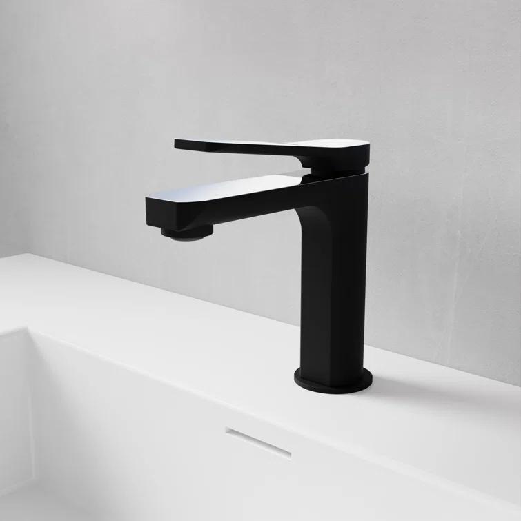 Single-Hole Single-handle Bathroom Faucet with Drain Assembly