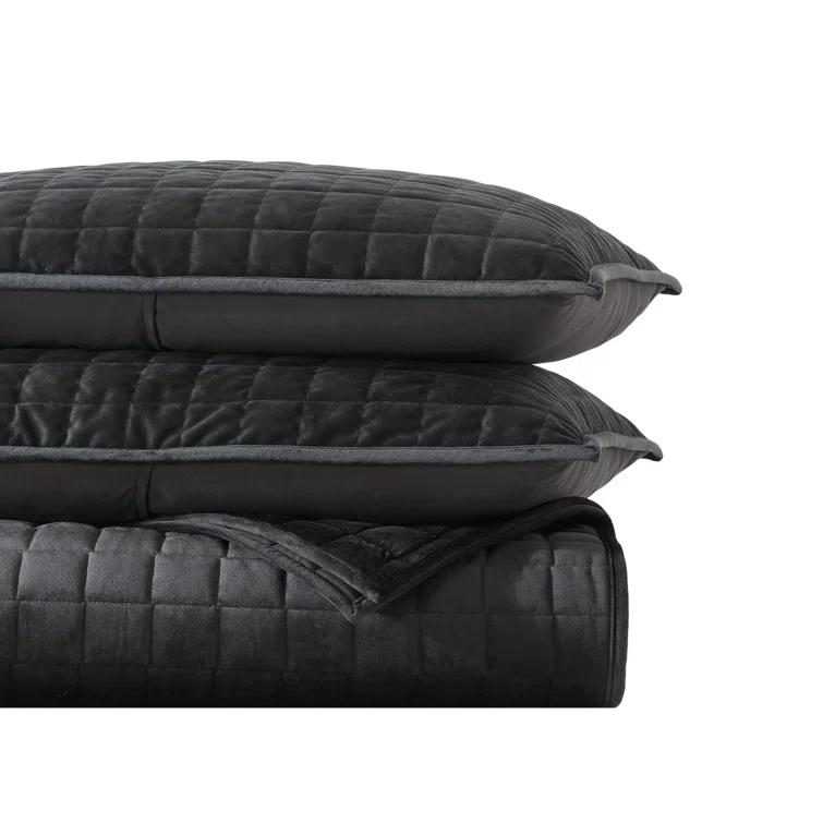 Vera Wang- King Quilt Set, Super Soft Bedding Set with Matching Shams, Modern Room Essentials (Diamond Black, King)