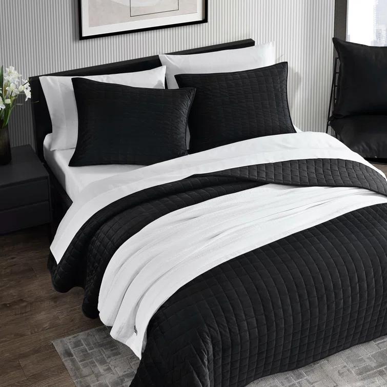 Vera Wang- King Quilt Set, Super Soft Bedding Set with Matching Shams, Modern Room Essentials (Diamond Black, King)