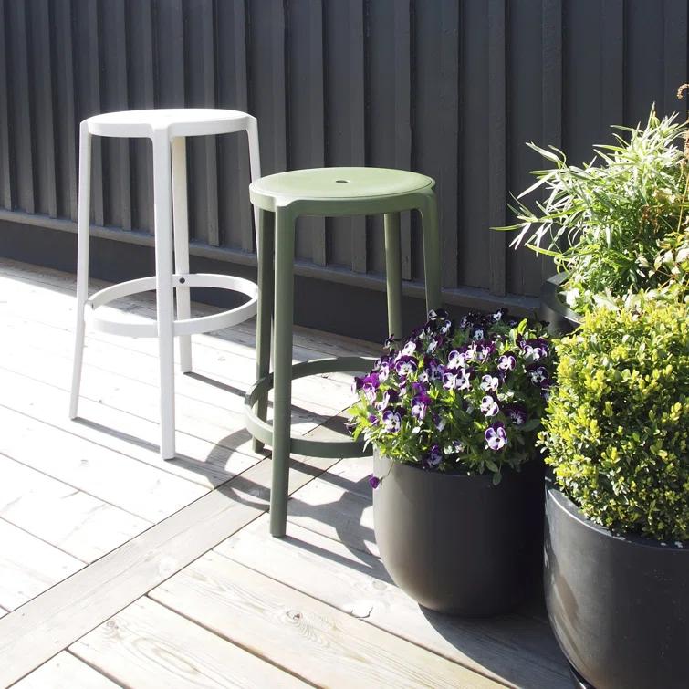 On & On Recycled Plastic Seat by Edward Barber and Jay Osgerby